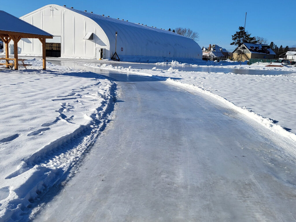 anneau de glace du centre de plein air urbain du Lac-des-Écorces